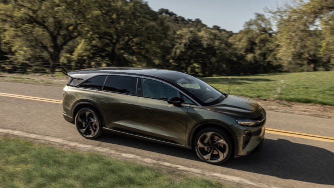 lucid gravity suv
